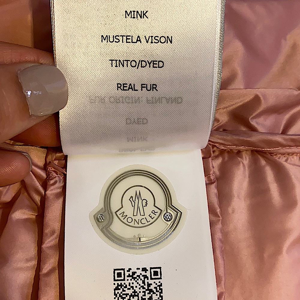 Moncler Puffer with Premium Mink Fur Details – Luxurious & Truly Rare 🩷 - Picture 14 of 16